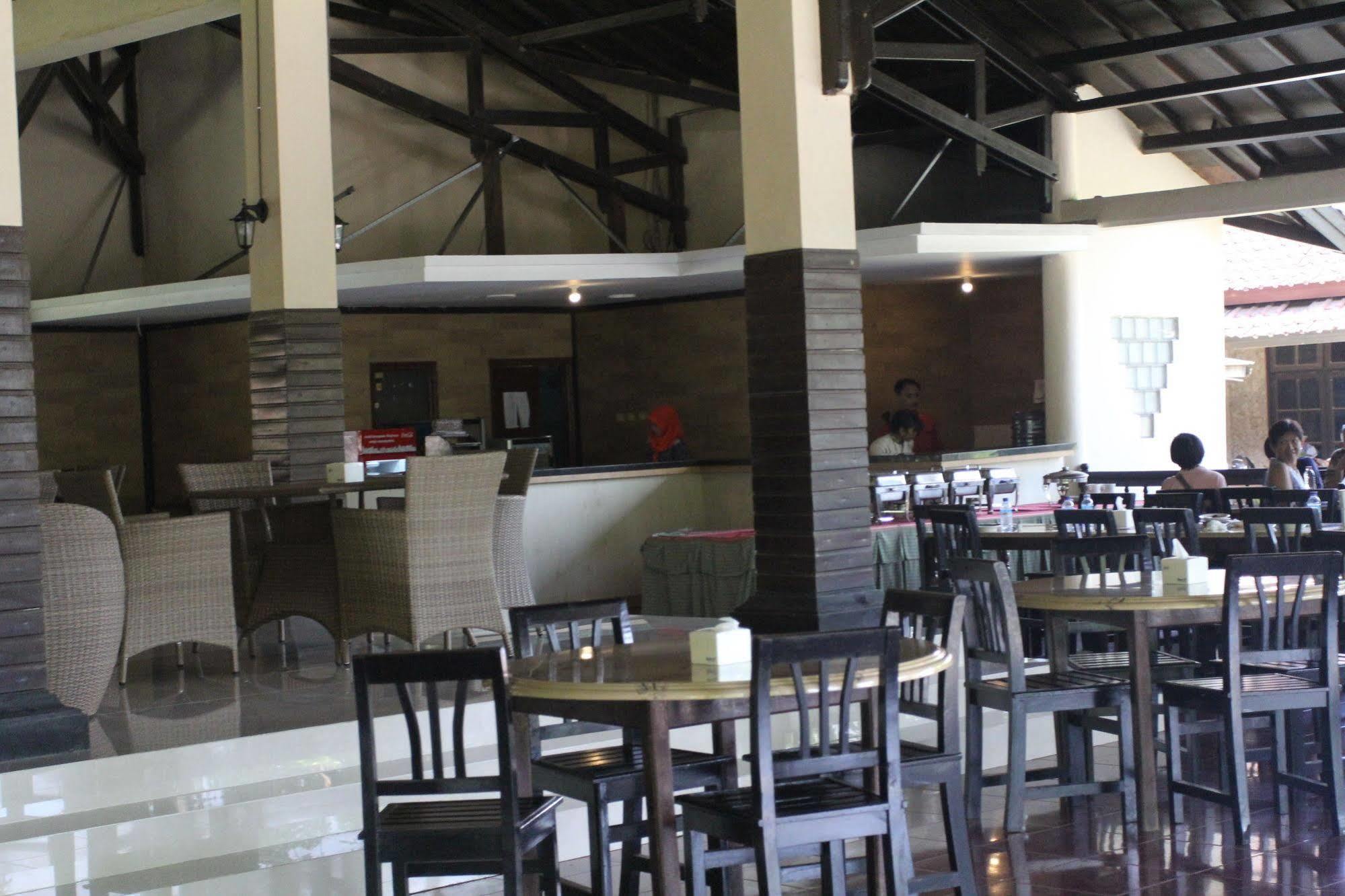 Kuta Indah Hotel מראה חיצוני תמונה