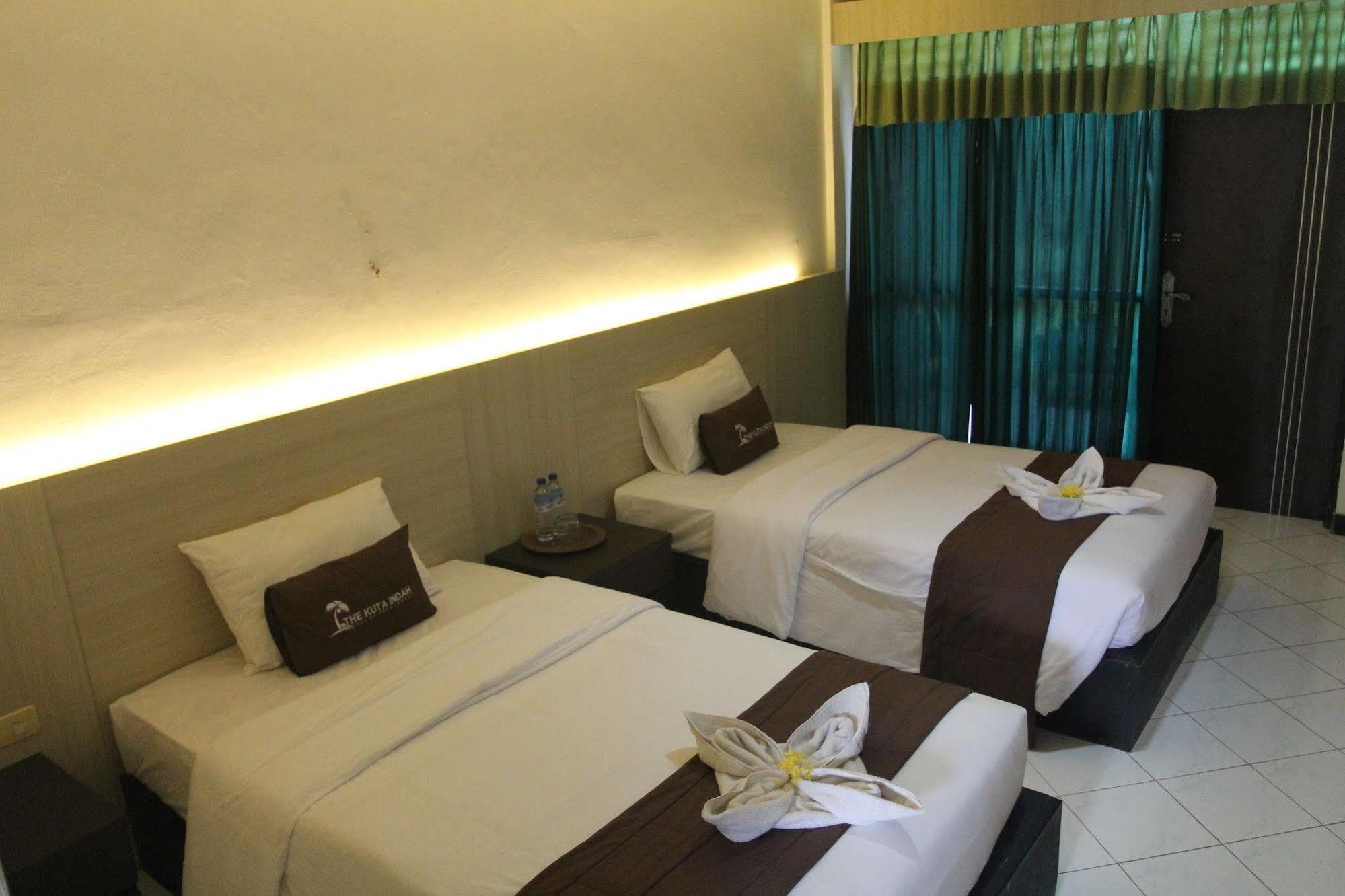 Kuta Indah Hotel מראה חיצוני תמונה